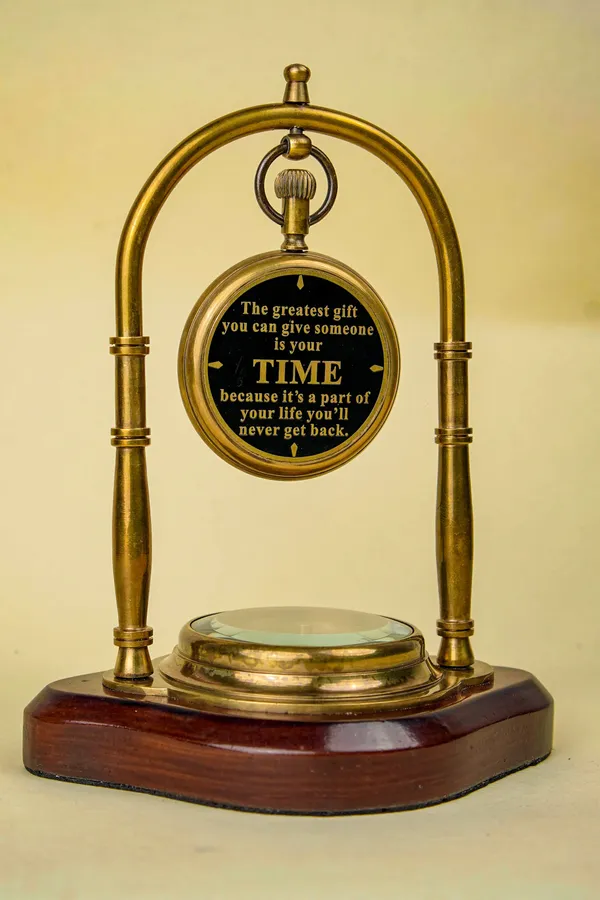 Antiqula_Magnus_6.5_Vintage_Brass_Sheesham_Wood_Desk_Clock_With_Compass_Engraved_Quote